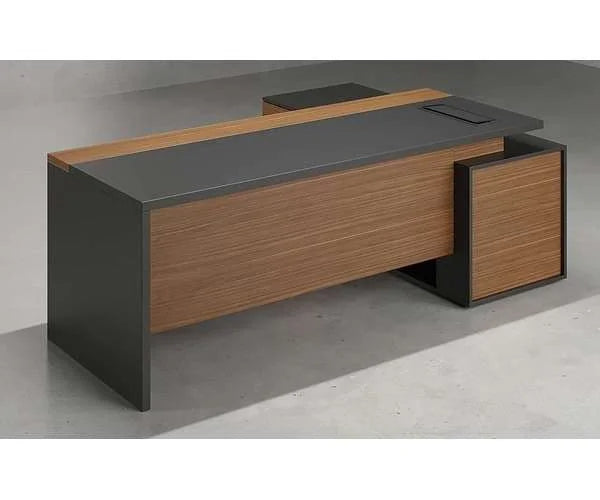 مكتب Kiro Manager Desk – خشبي مع لمسات سوداء (OM1)
